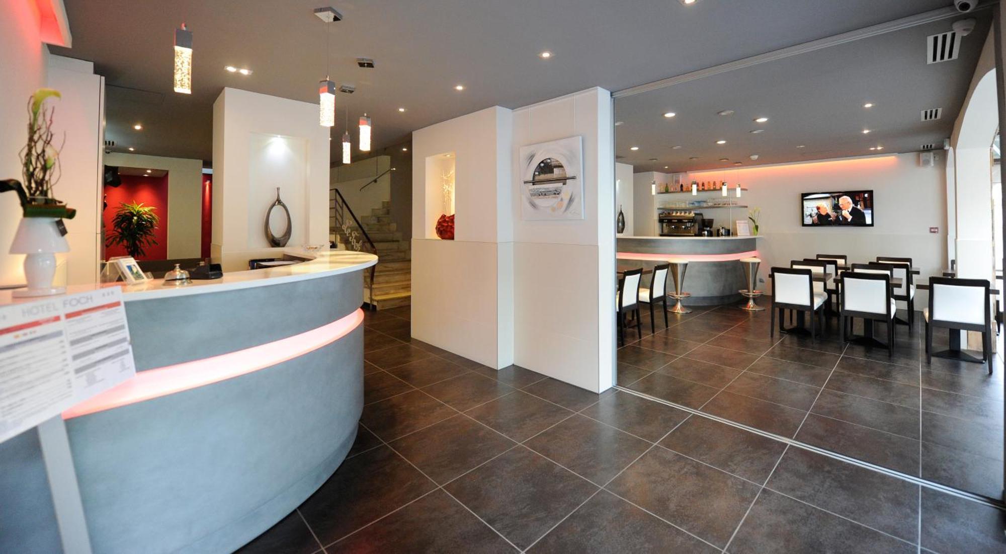 Hotel Foch Tarbes Bagian luar foto