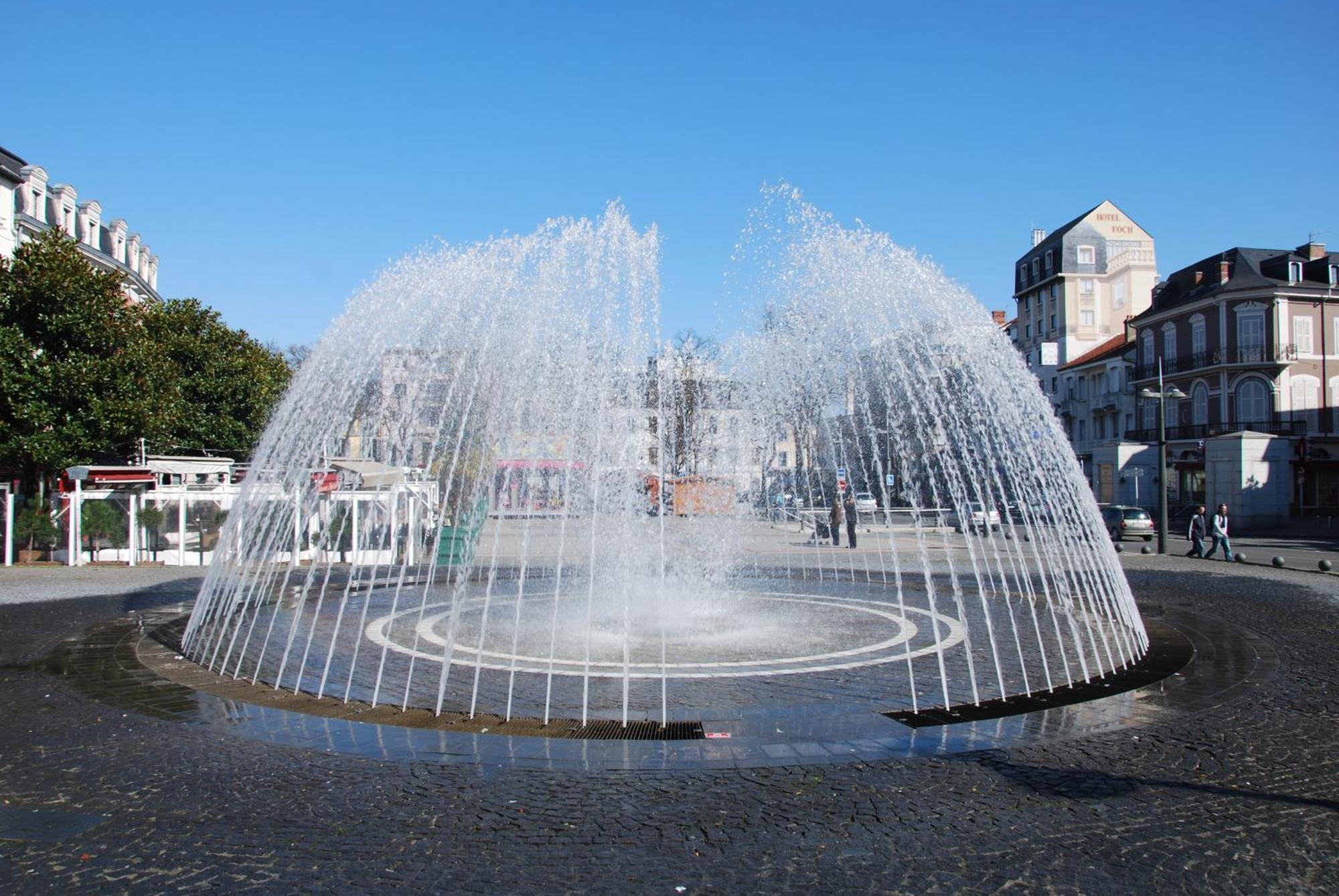 Hotel Foch Tarbes Bagian luar foto