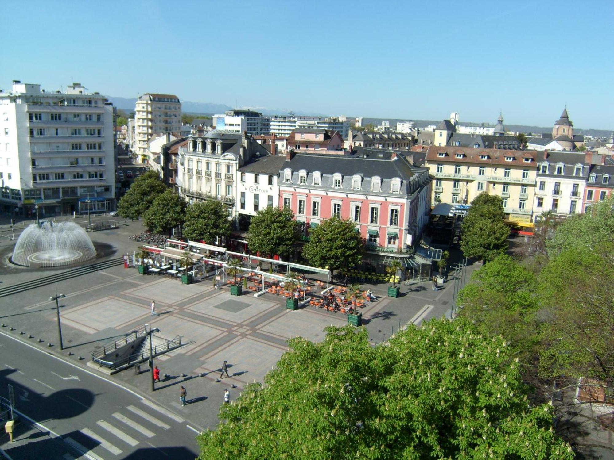 Hotel Foch Tarbes Bagian luar foto