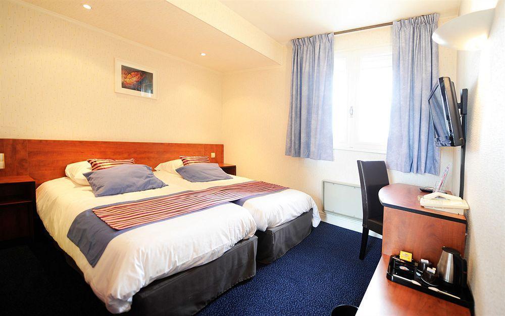 Hotel Foch Tarbes Bagian luar foto