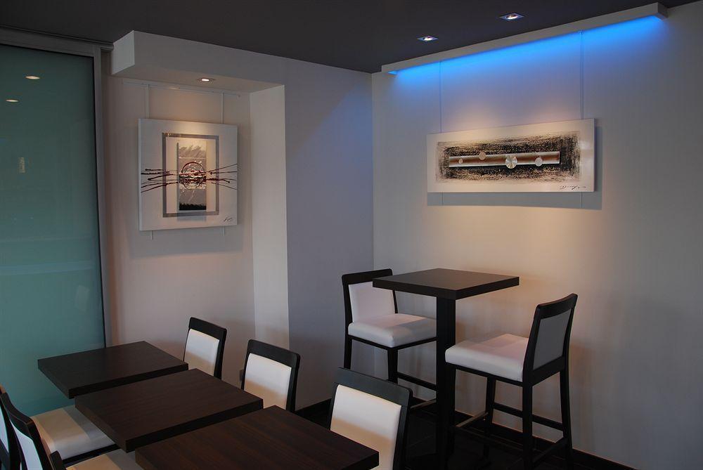Hotel Foch Tarbes Bagian luar foto