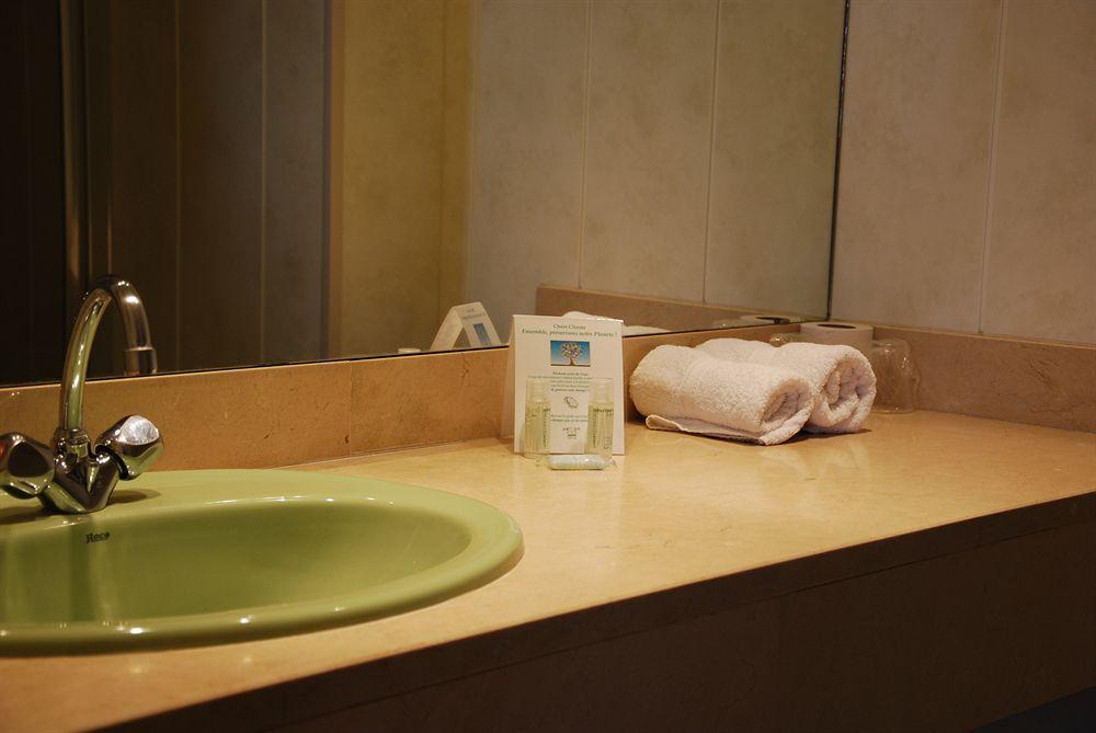 Hotel Foch Tarbes Bagian luar foto