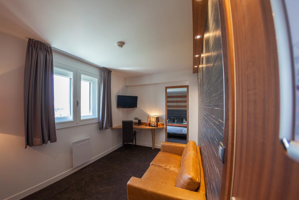 Hotel Foch Tarbes Bagian luar foto