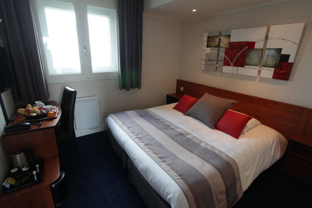 Hotel Foch Tarbes Bagian luar foto