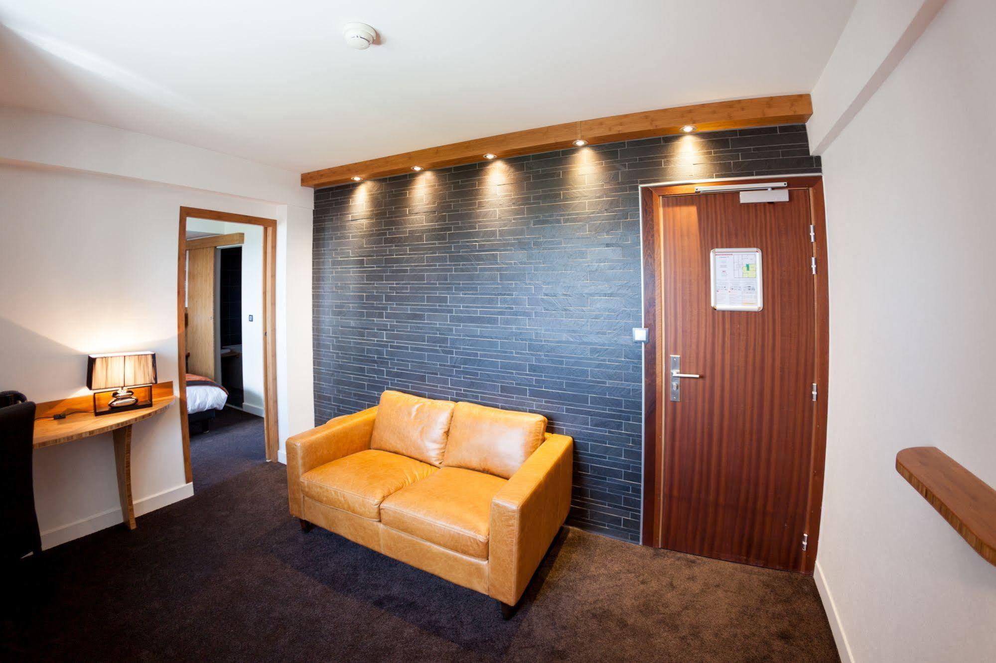 Hotel Foch Tarbes Bagian luar foto