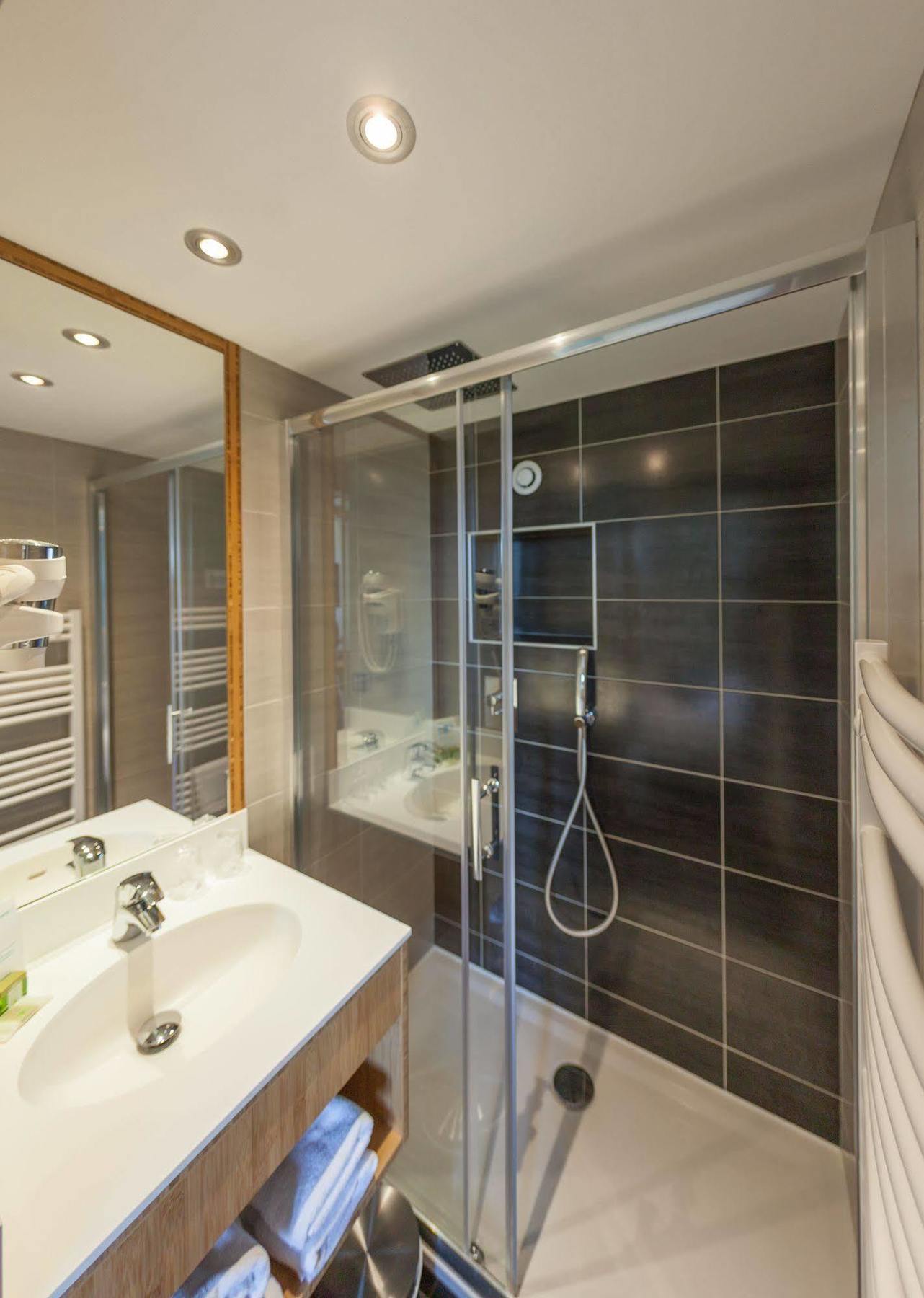 Hotel Foch Tarbes Bagian luar foto
