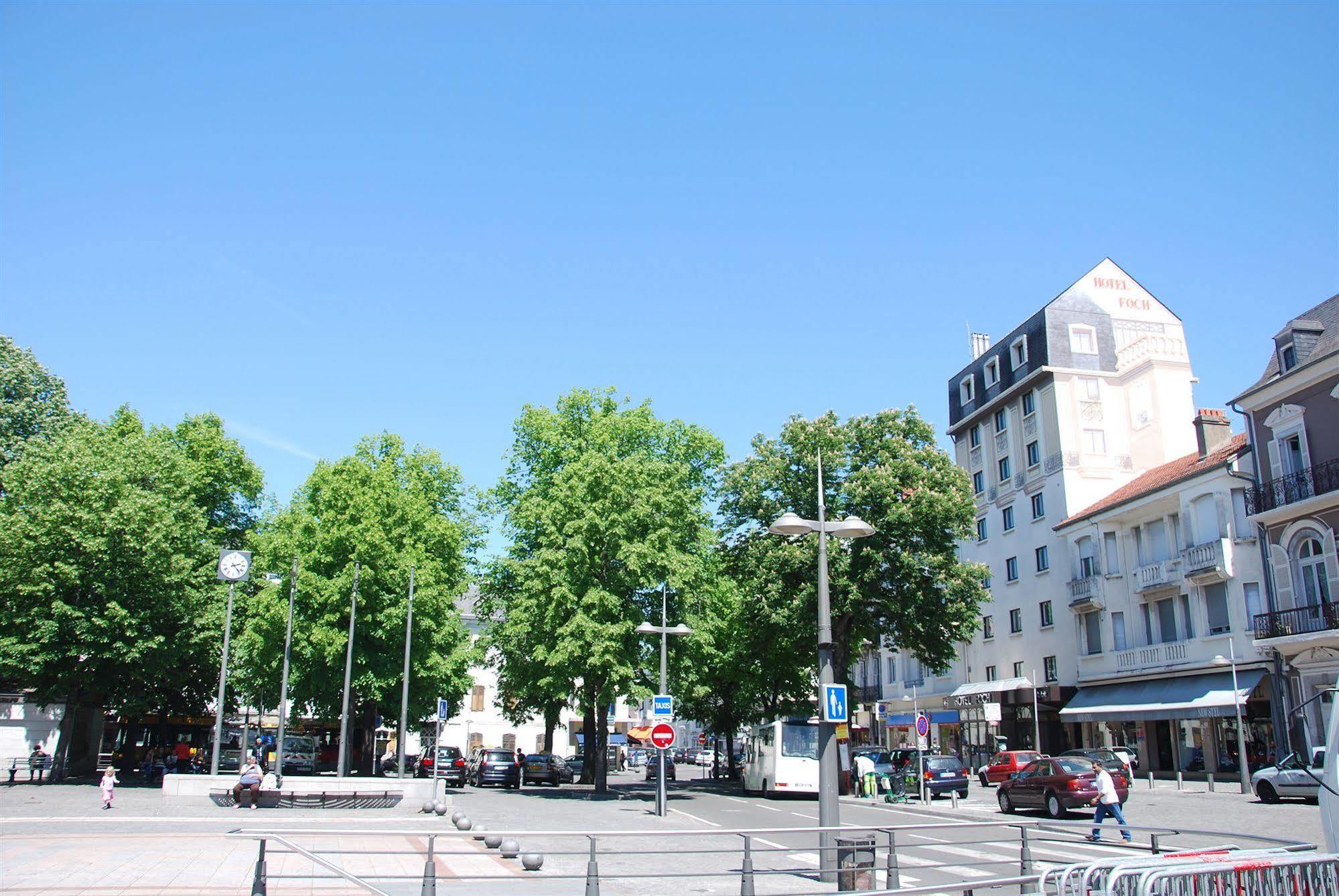 Hotel Foch Tarbes Bagian luar foto