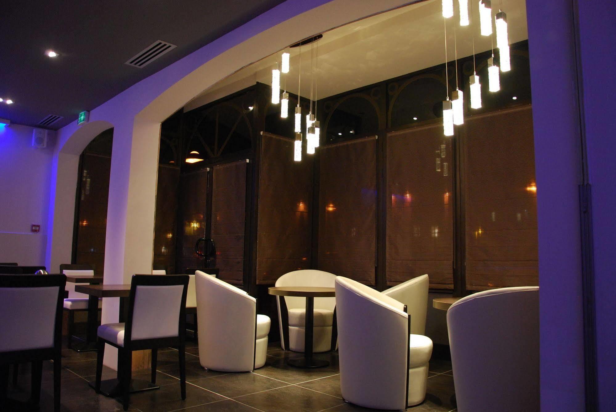 Hotel Foch Tarbes Bagian luar foto
