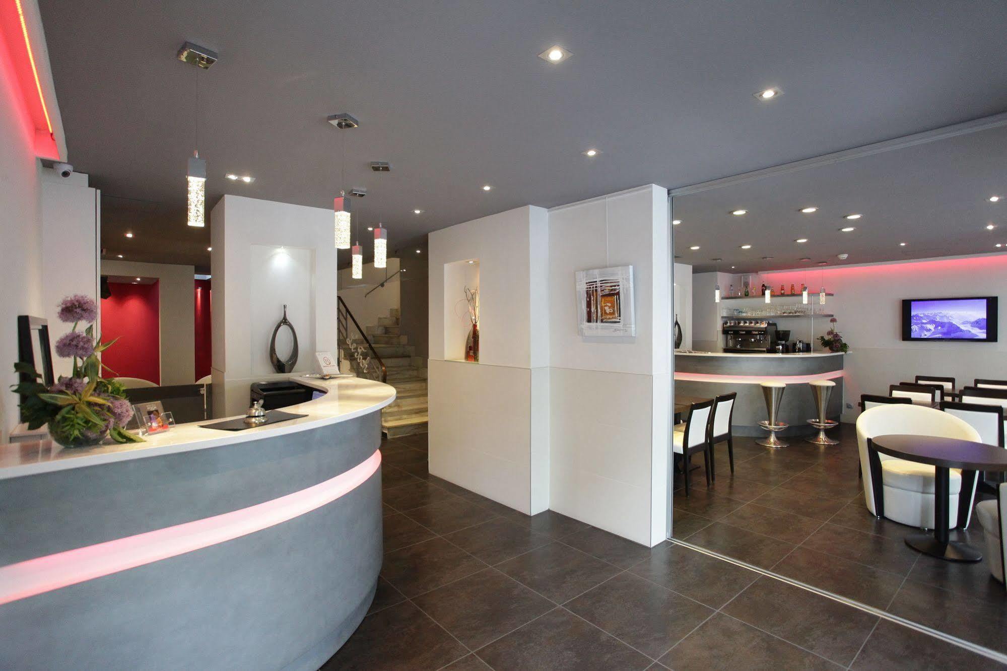 Hotel Foch Tarbes Bagian luar foto