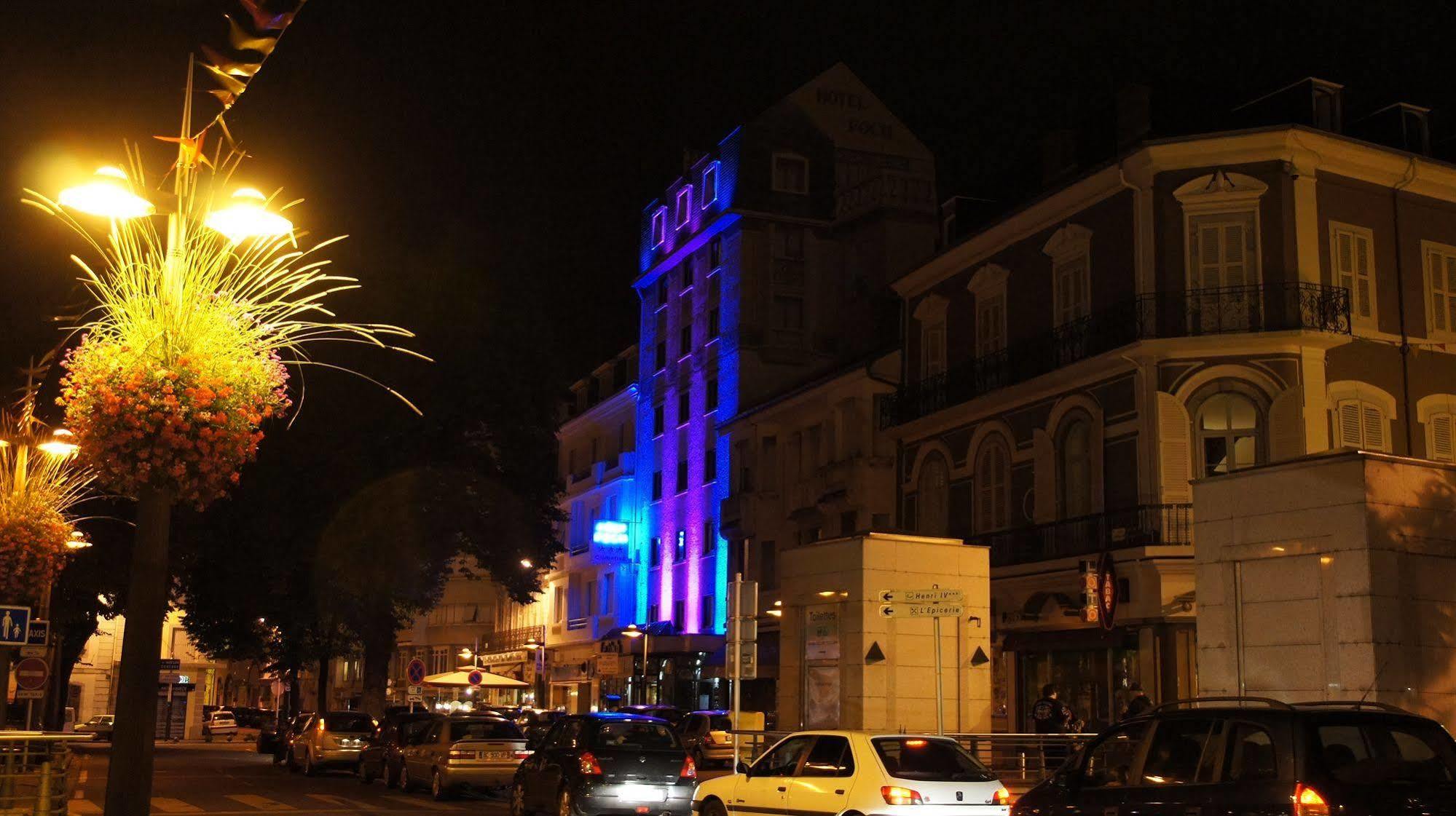 Hotel Foch Tarbes Bagian luar foto