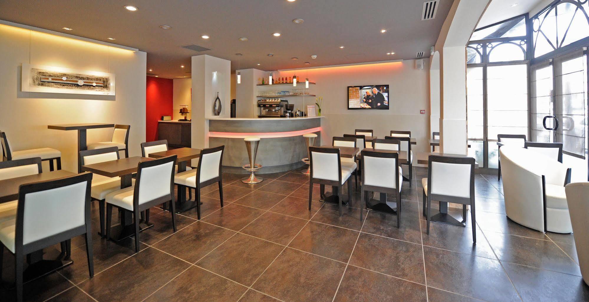 Hotel Foch Tarbes Bagian luar foto