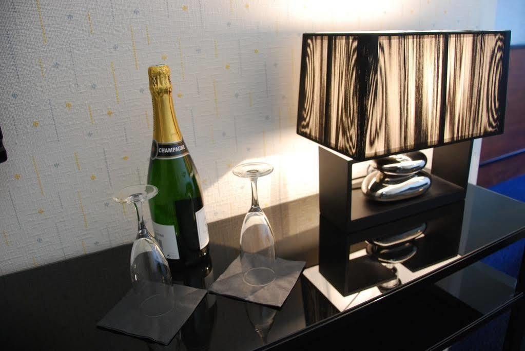 Hotel Foch Tarbes Bagian luar foto